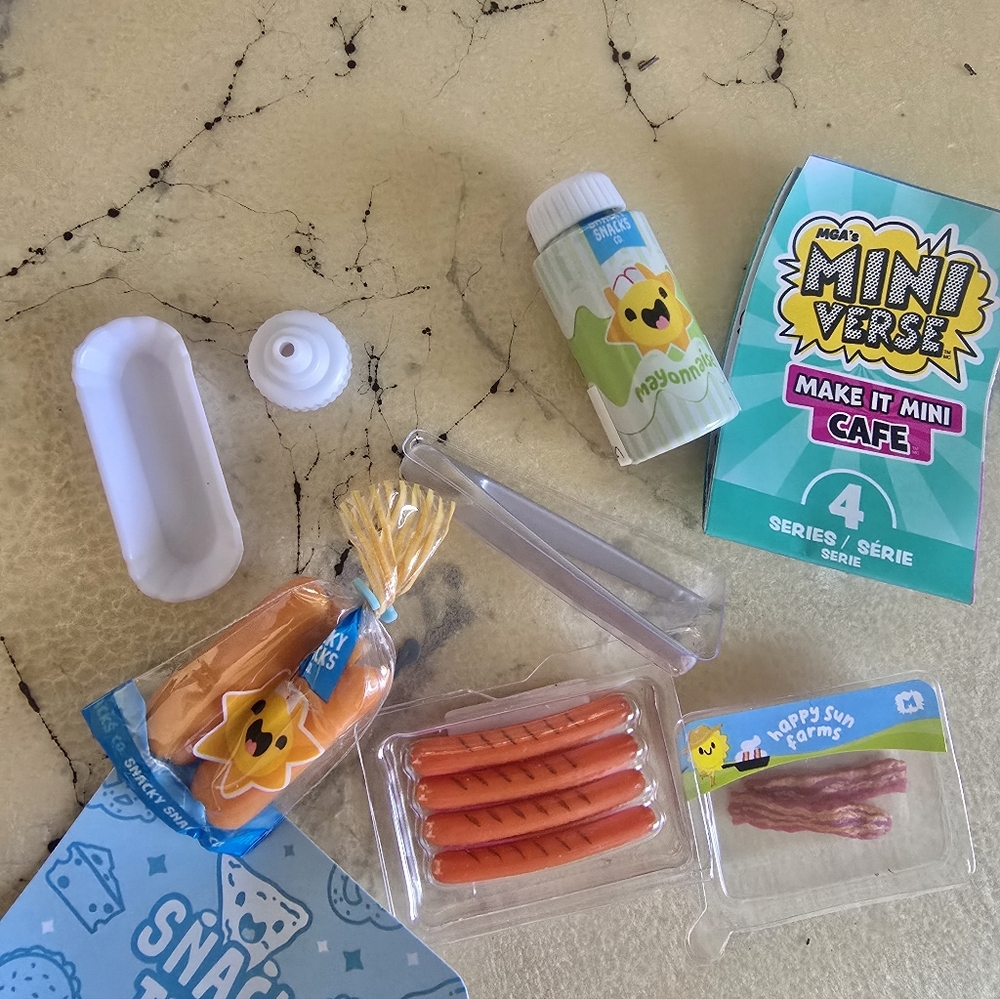 Miniverse Make It Mini Cafe Series 4 Bacon Wrapped Hotdogs